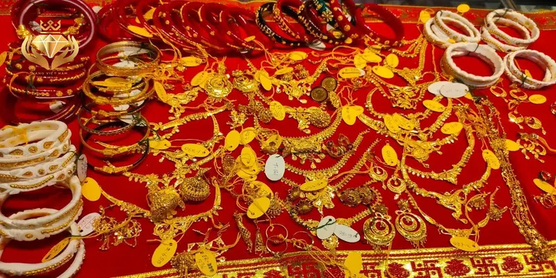 Giá vàng Mi Hồng - Uy tín đi cùng dịch vụ